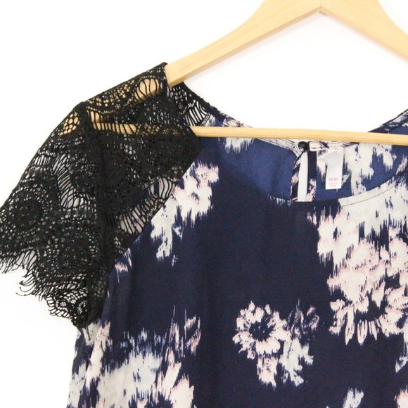 *Target Xhilaration Navy Floral Crop Top - Picture 2 of 3